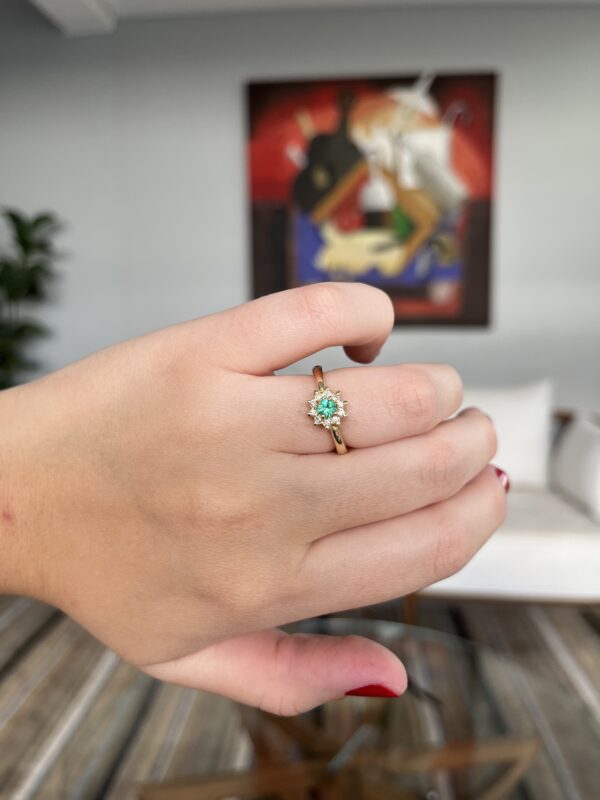 Anel Flor de Diamantes com Esmeralda - Imagem 6