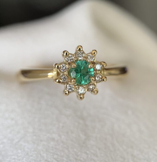 Anel Flor de Diamantes com Esmeralda - Imagem 7