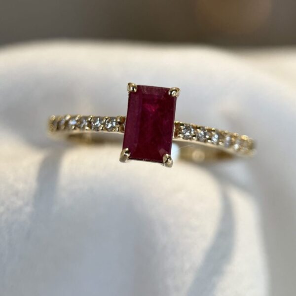 Anel Rubi Retangular Direito