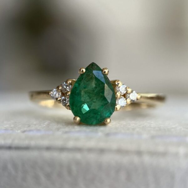 Anel Esmeralda Gota maior