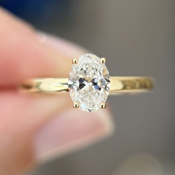 Anel Diamante oval 0.90ct