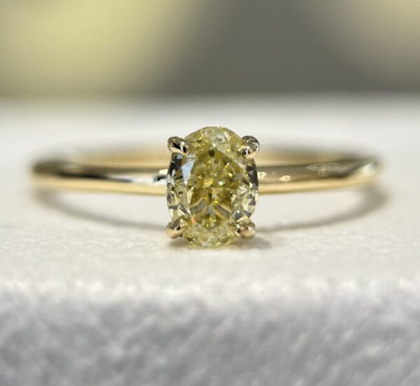 Anel de Ouro 18K com Diamante Fancy Yellow