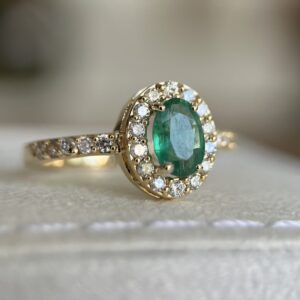 Anel Esmeralda com diamantes