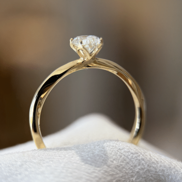 Solitário La Tulipe 0.50ct oval